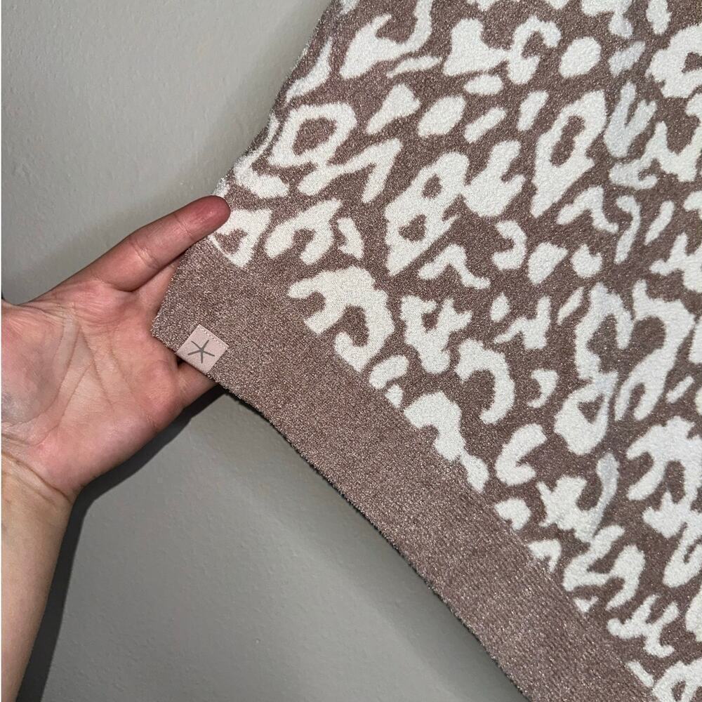 Barefoot Dreams CozyChic Ultra Lite Animal Print Poncho O/S Taupe White - Picture 5 of 6